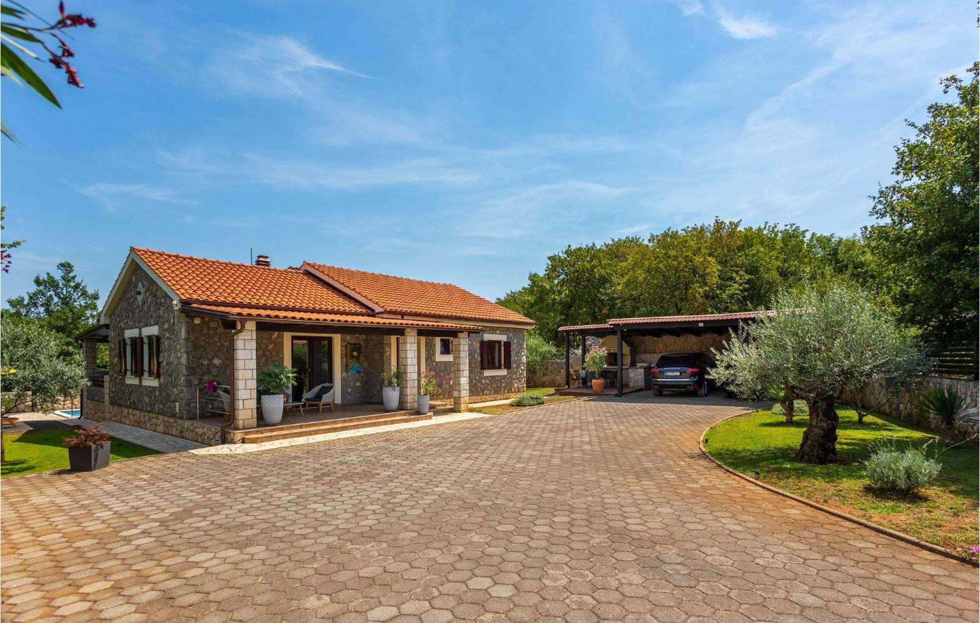 Nice Home In Lakmartin With Outdoor Swimming Pool Exterior photo